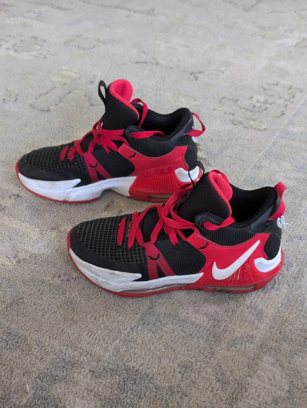 Nike LeBron Witness Kids Black and Red Basketball Shoes